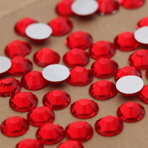 พลอยเทียมแก้วทรงหลวมสำหรับตกแต่งเล็บสีแดงแบบไม่ใช้ความร้อน - Product Image 2