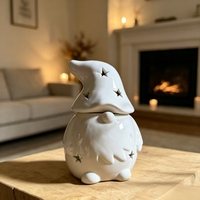 Brûleur de cire en céramique blanche en forme de gnome avec découpe étoile, lampe aromatique, chauffe-cire pour bougies chauffe-plat, décoration de Noël pour la maison, OEM ODM, aromatique estival