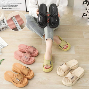 Kişiselleştirilmiş açık kapalı eva yumuşak güzel terlik kaymaz açık yumuşak eva pvc slaytlar ayakkabı bayanlar moda terlikler - Product Image 2