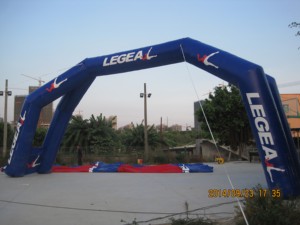 Arche gonflable double pour événements publicitaires en plein air - Product Image 4