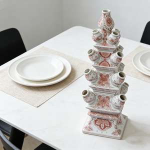 Vase tulpière en <span class=keywords><strong>porcelaine</strong></span> rouge et blanche avec un motif chinoiserie inspiré <span class=keywords><strong>de</strong></span> <span class=keywords><strong>Delft</strong></span>, peint à la main, style pagode florale, vase multi-ouvertures - Product Image 2