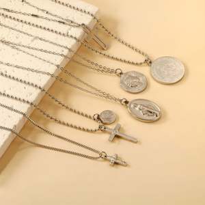 Collar de Cruz Religioso Antideslustre, Personalizado en Dubái, de Acero Inoxidable, Chapado en Oro de 14k y 18k, para Mujeres y Hombres - Product Image 4