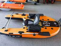 Sports nautiques d'été, bateaux de sauvetage flottants, packrafts gonflables, kayaks, canoës, bateaux de pêche