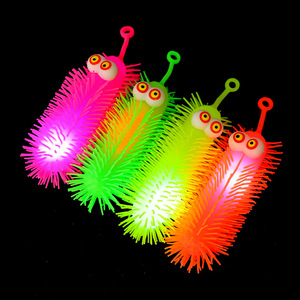 Deng Mei Glowing Caterpillar 17cm TPR Jouet anti-stress pour enfants Lumineux Clignotant Coloré Pom Pom - Product Image 3