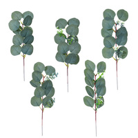 Vente en gros de plantes vertes feuilles artificielles pour l'extérieur soie eucalyptus simple branche tissu fausse plante pour décorations de bureau