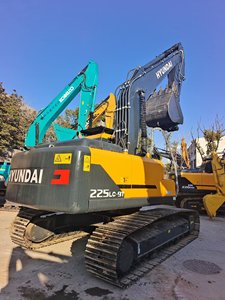 รถขุดมือสอง Hyundai 225LC-9 ประสิทธิภาพการทำงานสูง เป็นมิตรต่อสิ่งแวดล้อม  ขายแล้ว - Product Image 1