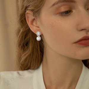 YILUN Regal Elegance Boucles d'oreilles pendantes en perles plaquées or en argent sterling 925 CZ <span class=keywords><strong>Halo</strong></span> Boucles d'oreilles de mariée en perles de luxe pour femmes - Product Image 4