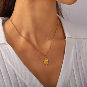 Collar con Colgante Ovalado Irregular de Rosa, Acero Inoxidable, Chapado en Oro de 18K, Cadena para Clavícula, Regalo, Joyería de Moda - Product Image 4