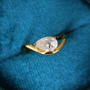 Bague personnalisée en or 14K 18K avec diamant de laboratoire en forme de poire, certifiée IGI, bijou de fiançailles en forme de goutte d'eau - Product Image 4