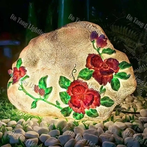 La iluminación de esculturas florales de piedra combina el peso visual de la piedra con detalles florales más suaves para patios, jardines de resort y zonas de descanso. - Product Image 2