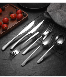Di alta qualità 18-10 in acciaio inox ristorante posate in metallo sostenibile Set di posate-coltello da bistecca che serve cucchiaio in omaggio