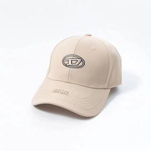 Casquette de baseball pour homme à visière large avec lettre D en relief de la marque tendance, également disponible pour femme - Product Image 4