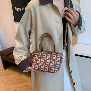 内衬品牌女士最新女士手袋中国进口定制品牌印花单肩斜挎包 - Product Image 4