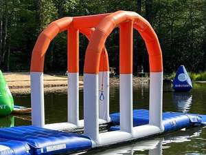 Obstáculo Inflable Aqua Swing - Pista de Desafío Acuática Flotante para Piscinas, Parques Acuáticos y Parques de Diversiones - Product Image 1