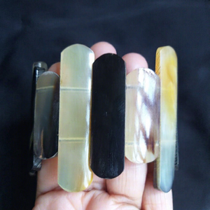 Brazalete Vintage de Cuerno de Vaca, Unisex, Diseño Animal Multicolor, Joyería Moderna con Estilo Cristiano, Brazalete de Moda - Product Image 1