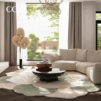 Tapis de style français minimaliste vert, design irrégulier et non conventionnel, à boucles tuftées à la main, écologique et antidérapant