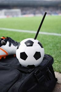 Vaso Creativo Ecológico de Plástico PS con Forma de Balón de Fútbol de 15 oz con Pajita para Fiestas, Festivales y Bebidas Deportivas - Product Image 3