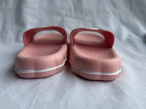 Pantofole Rosa Cartoon con Suola Antiscivolo in EVA da 17 mm, Tomaia in PVC, Punta Aperta, per Tutte le Stagioni, da Casa - Product Image 4