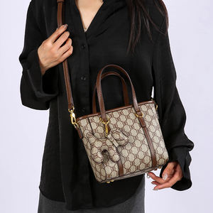 Bolso de Mano de Lujo de Alta Gama para Mujer, Mochila Cruzada de Gran Capacidad, Material PU Moderno, Bolso Casual Resistente - Product Image 6