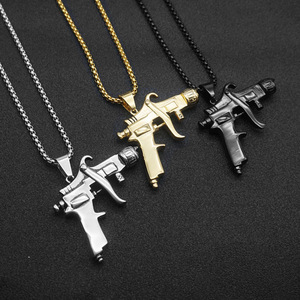 Collier en acier inoxydable plaqué or, pendentif en forme de pistolet, style punk, bijoux pour hommes, électroplaqué, avec chaîne de 60 cm, ALN26032091 - Product Image 1
