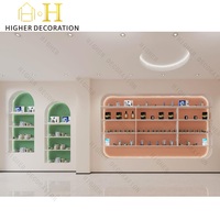 Vitrine murale style crème pour magasin de cosmétiques, meuble de présentation, armoire à niche cintrée, présentoir à cosmétiques