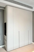 Armoire de chambre à coucher de style moderne personnalisable, armoire avec portes coulissantes