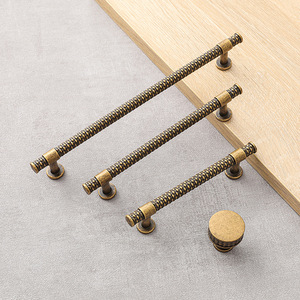 Tirador de bronce antiguo de un solo orificio para gabinete de vino, armario, cajón, puerta, tirador simétrico de zinc para muebles, barras de tracción Matrix - Product Image 4
