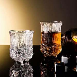 Copas de Vino Clásicas de Vidrio Transparente con Asa - 1 para Uso en el Hogar y Fiestas - Product Image 6