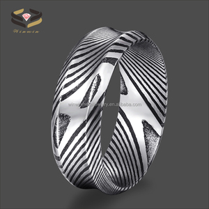 Anillo de <span class=keywords><strong>Boda</strong></span> Personalizado de Acero de Damasco Negro de 8 mm con Engaste Invisible <span class=keywords><strong>para</strong></span> <span class=keywords><strong>Hombre</strong></span> y Mujer - <span class=keywords><strong>Regalo</strong></span> <span class=keywords><strong>para</strong></span> Fiesta de Compromiso o <span class=keywords><strong>Aniversario</strong></span> - Product Image 4