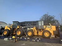 HL635L 122HP Front End Loader 1.7m³ Bucket 6000kg Full Turn Tipping Load untuk Penanganan Material