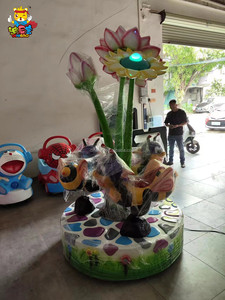 Coin Operated Kids Mini Carrousel 3 joueurs Merry Go Round Bee Paradise dans un parc d'attractions - Product Image 3