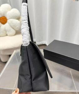Sacs à main pour filles Nouveau design Haute qualité logo Sac fourre-tout en nylon Sacs de luxe pour femmes Sac à main de marque célèbre - Product Image 2