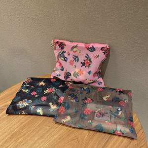 Sac en filet de style japonais avec motifs <span class=keywords><strong>coccinelle</strong></span>, canard, floral et oiseau, nouveau style, imprimé dessin animé mignon, sac de rangement et trousse de maquillage à très grande capacité - Product Image 3