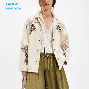 เสื้อแจ็กเก็ตผ้ายีนส์ปักลายดอกไม้มีปกคอเสื้อมีปุ่มปิดแผงความคมชัดด้านหน้าด้านหลังแอก - Product Image 2