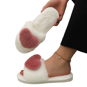 Zapatillas de piel sintética de tendencia para mujer, chanclas transpirables baratas, característica antideslizante, Zapatillas de casa con corazón y logotipo personalizado - Product Image 5