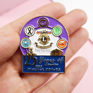 Chất Lượng Cao Tùy Chỉnh Mạ Vàng Sư Tử Câu Lạc Bộ Lá Chắn Hình Đầy Màu Sắc Men Trâm Vương Miện Pin Cho Quần Áo - Product Image 5