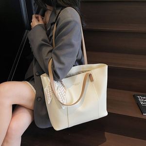 กระเป๋าโท้ทสีพื้นเรียบง่ายสำหรับผู้หญิง กระเป๋าถือหนังกันน้ำ  กระเป๋าโท้ท PU ขนาดใหญ่จุของได้เยอะ - Product Image 4