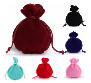 Sacs en velours doux pour le rangement des boucles d'oreilles, ensemble d'emballage de luxe pour bagues, couleur violette - Product Image 1