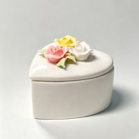 Petite boîte à bijoux en porcelaine blanche en forme de cœur avec couvercle abeille, écologique et faite à la main, pour ranger bagues et colliers, décoration maison et jardin