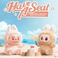 Vente en gros 100% Original Labubu Macron V2 Have a Seat Blind Box Figure Jouet en vinyle unisexe Sac à main pendentif Boîte mystère