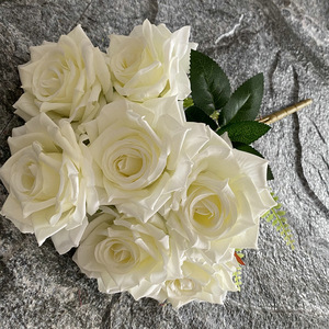 Y-R022 all'ingrosso fiore artificiale Rose di seta bianche Rose rosse artificiali <span class=keywords><strong>Bouquet</strong></span> di fiori per la festa di nozze decorazione per la casa
