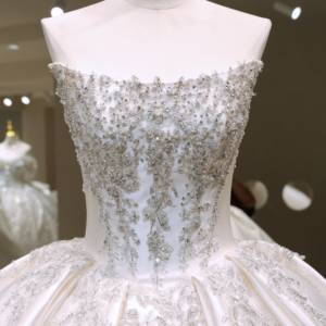 QIUSHAFEI 2026 Vestido de Novia Blanco de Alta Gama con Falda de Gala, Escote Corazón de Encaje, Cola Capilla, Elegante y Digno con Cristales - Product Image 2