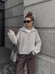 Pull-over en maille rouge uni pour femme, coupe oversize, col polo à demi-zip, style mode hiver, vente en gros - Product Image 1