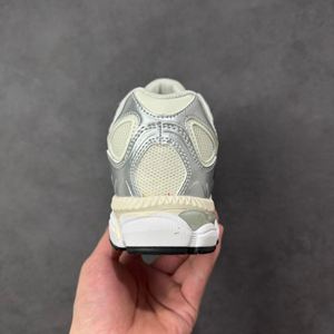 Chaussures de sport de luxe pour hommes de marque de mode haut de gamme, avec empeigne en maille, amorti, antidérapantes, anti-odeur et absorbant la transpiration - Product Image 4