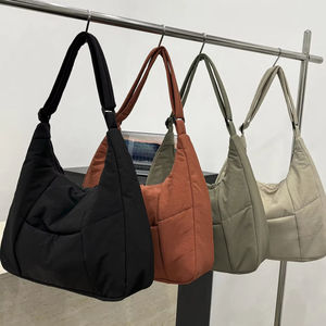 Bolsa Hobo Casual de Nylon Barata com Alça Leve e Fecho de Gancho e Laço, Padrão de Pele de Cobra, Capacidade de 3L+ - Product Image 1