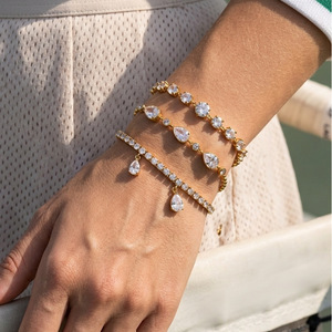 Ensemble de bracelets en cristal, design goutte d'eau en strass doré pour femmes, à porter au quotidien - Product Image 2