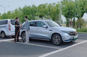 2025 modèle nouvelle voiture vente chaude SUV électrique Ben Z EQC 4 roues haute vitesse maximale fabriqué en Chine - Product Image 5