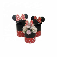 Boîte à fleurs ronde Mickey Mouse Minnie Hug Bucket, coffret cadeau fleuri trois pièces avec boîte cadeau à main