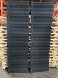 Design moderne durable et élégant DX51D Tuiles métalliques revêtues de pierre résistantes à la chaleur pour les toits d'appartement, d'hôtel et de villa - Product Image 2