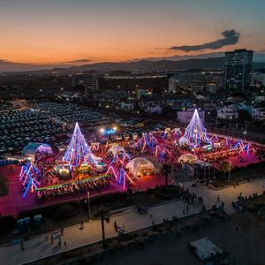 Tapis en gazon synthétique en plastique de 25 mm rose rouge Gazon artificiel pour les sports Exposition Décoration - Product Image 6